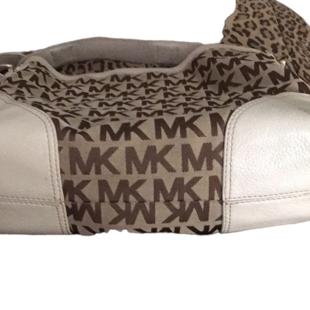 Micheal Kors white leather &  brown monogram canvas shoulder bag ,gold hardware - Picture 13 of 15